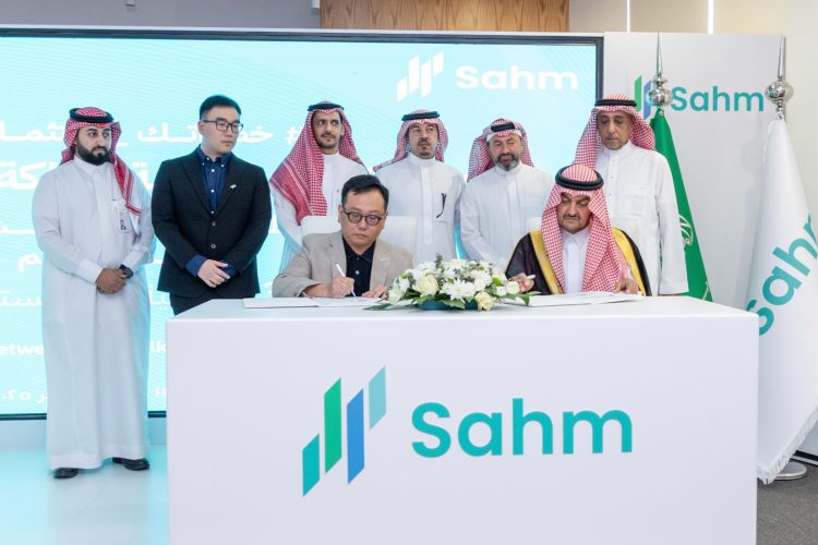 احب السمو الملكي الأمير خالد بن سعود الفيصل يرعى مراسم توقيع الشراكة الاستراتيجية بين «سهم كابيتال» و«تحدي المشي»